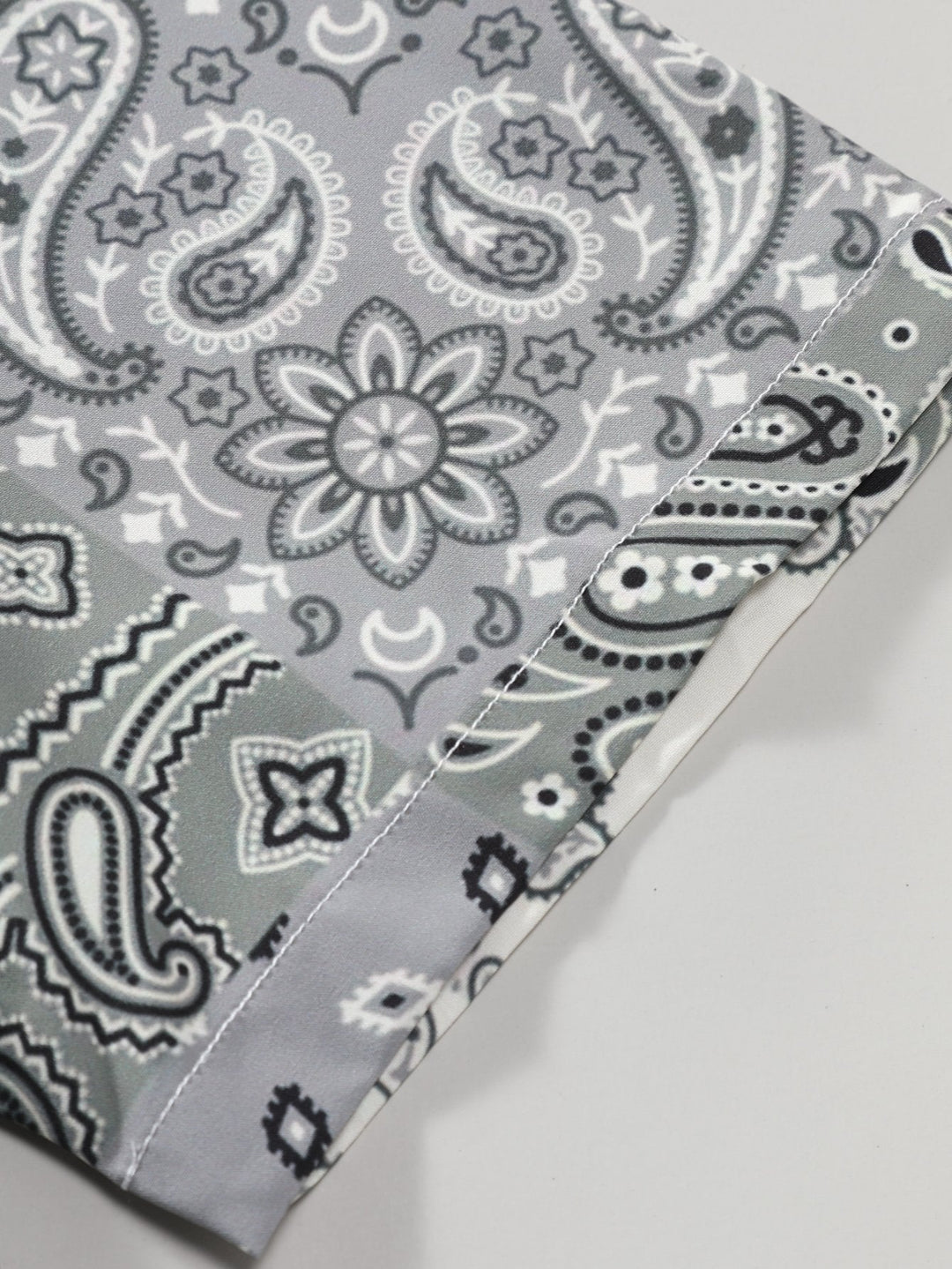 Hemd mit Paisleymuster und Knopfleiste